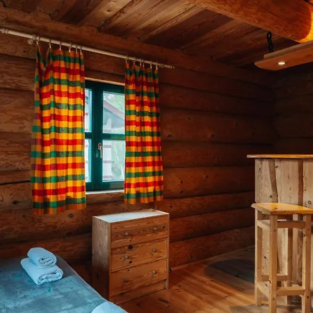 Srubove Rak Cerna v Posumavi